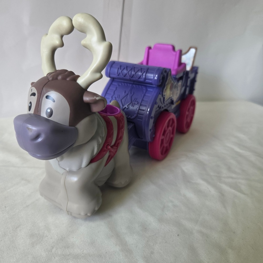 Fisher-Price Little People Disney Frozen Sven and Sleigh GWR87 Reindeer Toy